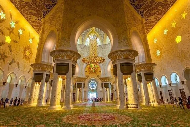 Abu Dhabi Private City Tour from Sharjah: Grand Mosque & Corniche in Sharjah — experience image 16 of 30