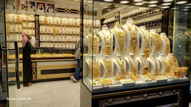 Abu Dhabi Shopping Tour: Traditional Souqs & Modern Malls in Abu Dhabi — experience image 10 of 16