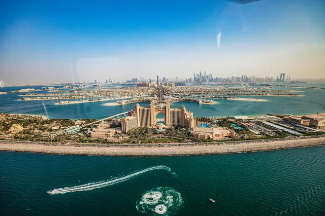 Dubai Helicopter Tour from Atlantis: Palm Jumeirah Sightseeing in Dubai — experience image 12 of 16