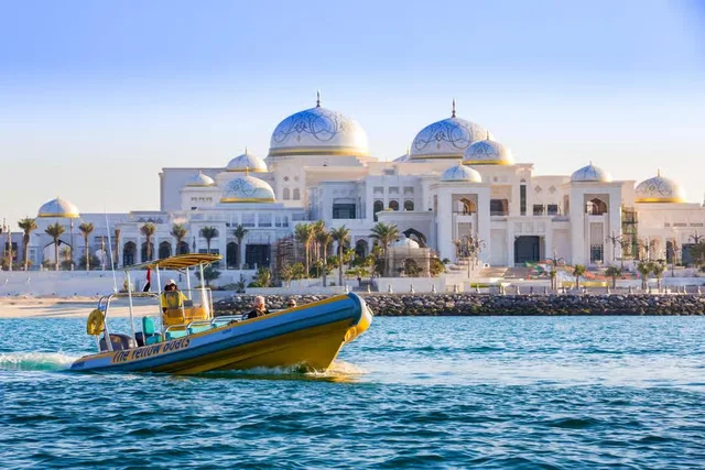 Yas Island Speedboat Tour Abu Dhabi: 45-Minute Sightseeing in Abu Dhabi — experience image 2 of 11