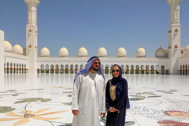 Abu Dhabi City Tour: Grand Mosque, Qasr Al Watan & Etihad Towers in Abu Dhabi — experience image 8 of 15