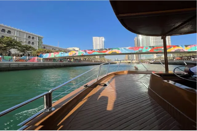 Sharjah Private Abra Boat Tour on Khalid Lagoon in Sharjah — experience image 3 of 8