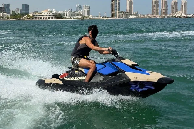 Katara Beach Jet Ski in Doha: 30 & 60 Minute Sessions in Doha — experience image 4 of 8