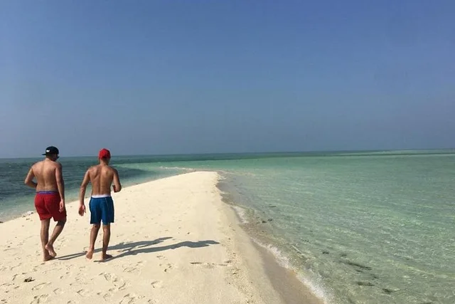 Jarada Island Private Boat Trip from Bahrain: 3 or 6 Hours in Manama — experience image 9 of 12
