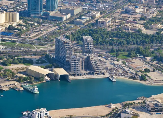 Abu Dhabi Helicopter Tour: Shared 30-Minute Scenic Flight in Abu Dhabi — experience image 2 of 9