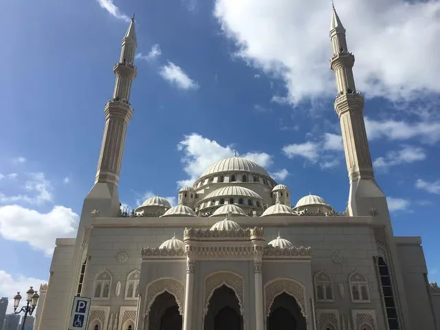 Heart of Sharjah Heritage Walking Tour: Museums & Old Souqs in Sharjah — experience image 4 of 15