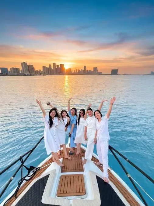 Manama Private Boat Cruise & Bahraini Restaurant Dinner in Manama — experience image 5 of 9