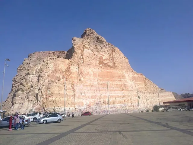 Al Ain City Tour: Oasis, Al Jahili Fort & Jebel Hafeet in Al Ain — experience image 13 of 13