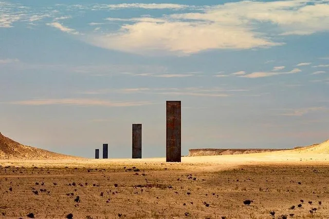 West Qatar Tour from Doha: Zekreet & Richard Serra in Doha — experience image 15 of 17