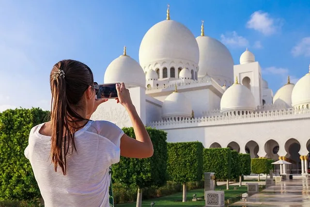 Big Bus Abu Dhabi: One-Day Hop-On Hop-Off Ticket in Abu Dhabi — experience image 8 of 14