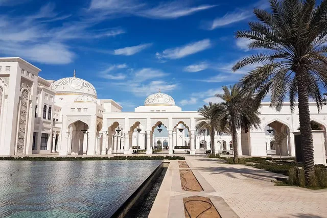 Abu Dhabi City Tour: Grand Mosque, Qasr Al Watan & Etihad Towers in Abu Dhabi — experience image 11 of 15