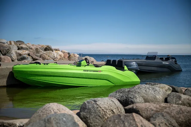 Yas Island Self-Drive Boat Rental: Private One-Hour Option in Abu Dhabi — experience image 7 of 16