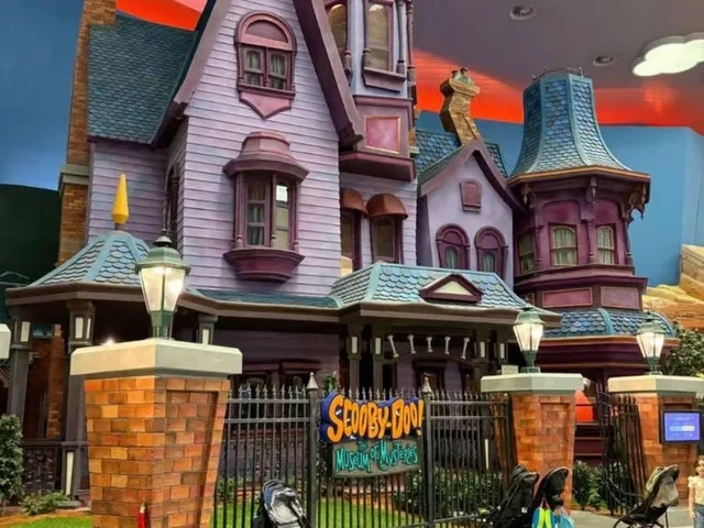Warner Bros World Abu Dhabi with Private SUV Transfers in Abu Dhabi — experience image 7 of 7