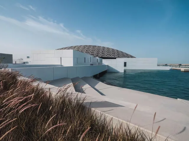 Abu Dhabi Museum Pass: Louvre, Zayed & Natural History in Abu Dhabi — experience image 11 of 16