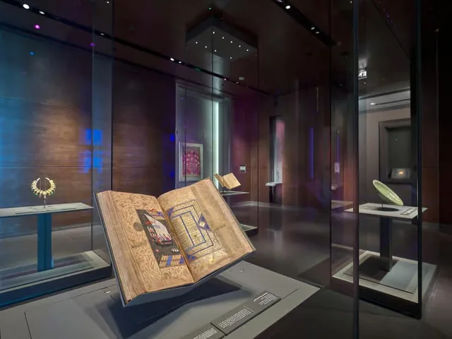 Museum of Islamic Art Doha Tickets: Galleries & Waterfront in Doha — experience image 5 of 14