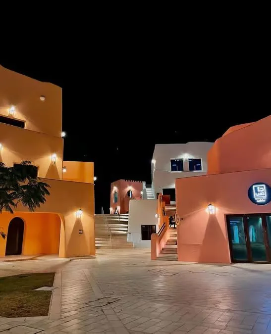 Doha City Tour: Souq Waqif, Katara, The Pearl & Corniche in Doha — experience image 11 of 14