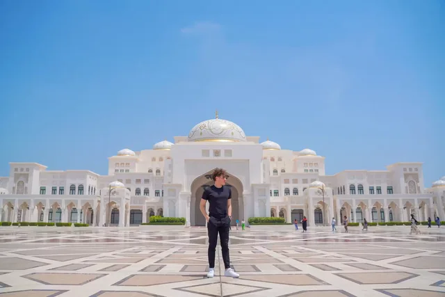 Abu Dhabi City Tour: Grand Mosque, Qasr Al Watan & Etihad Towers in Abu Dhabi — experience image 15 of 15