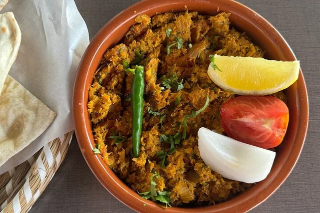 Muharraq Pearling Path Walking Tour: Heritage Houses & Meals in Manama — experience image 8 of 18