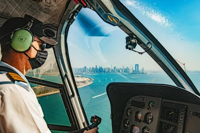 Dubai Helicopter Tour from Atlantis: Palm Jumeirah Sightseeing in Dubai — experience image 10 of 16