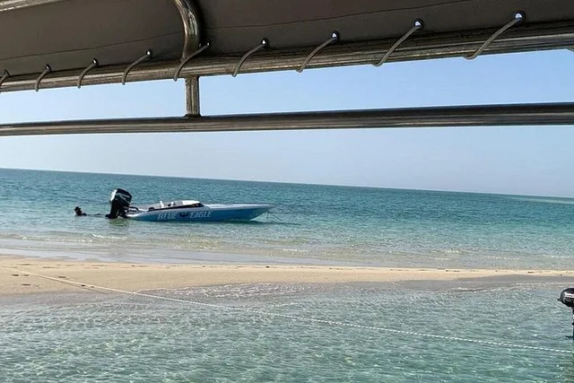Jarada Island Private Boat Trip from Bahrain: 3 or 6 Hours in Manama — experience image 10 of 12