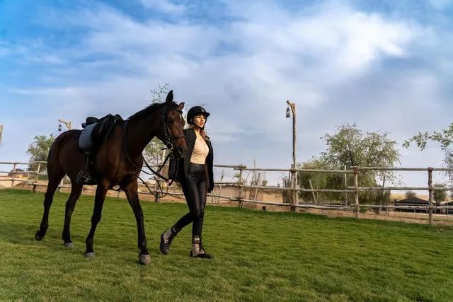 Al Marmoom Horse Riding Dubai with Oasis Visit & Refreshments in Dubai — experience image 3 of 11