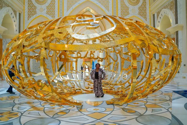 Abu Dhabi City Tour: Grand Mosque, Qasr Al Watan & Etihad Towers in Abu Dhabi — experience image 12 of 15