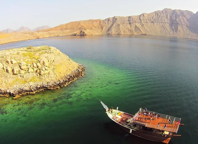 Musandam Khasab Dhow Cruise from Ras Al Khaimah with Lunch in Ras Al-Khaimah — experience image 6 of 18