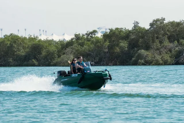 Yas Island Self-Drive Boat Rental: Private One-Hour Option in Abu Dhabi — experience image 3 of 16