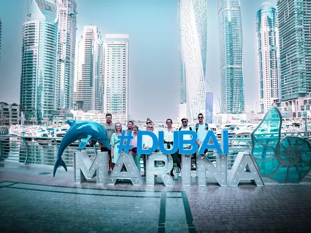 Dubai Day Tour from Abu Dhabi: Palm, Old Dubai & Dubai Mall in Abu Dhabi — experience image 5 of 10