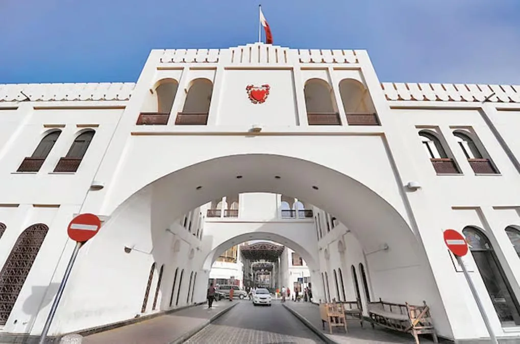 Bahrain Cruise Bus Tour: Fort & Manama Souq at Your Pace experience in Manama