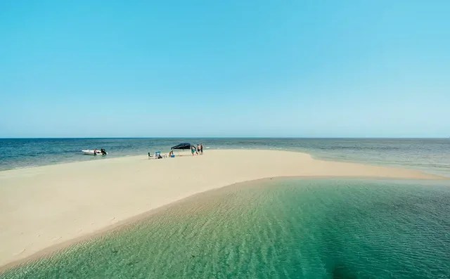Jarada Island Private Boat Trip from Bahrain: 3 or 6 Hours in Manama — experience image 7 of 12