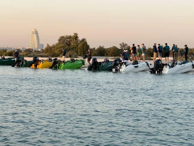 Yas Island Self-Drive Boat Rental: Private One-Hour Option in Abu Dhabi — experience image 15 of 16