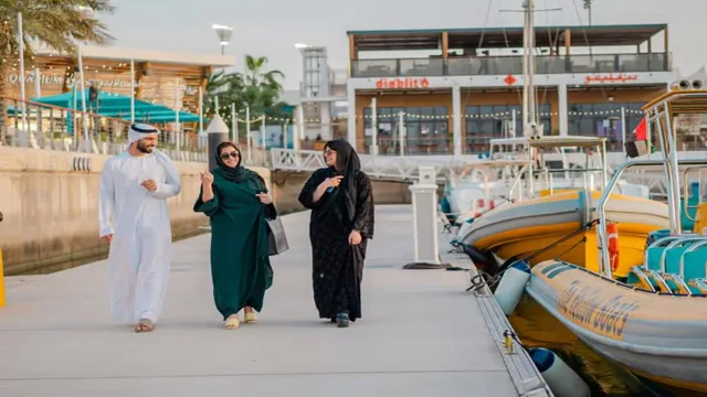 Yas Island Speedboat Tour Abu Dhabi: 45-Minute Sightseeing in Abu Dhabi — experience image 4 of 11