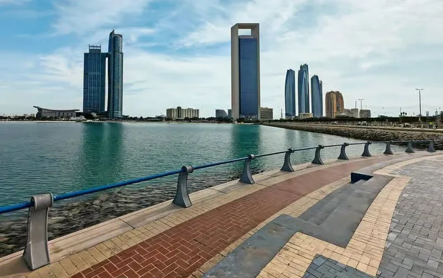 Abu Dhabi Evening City Tour with Corniche Sunset Walk in Abu Dhabi — experience image 5 of 8