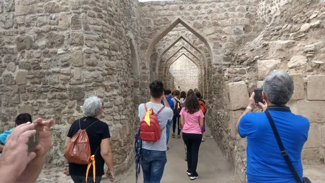 Bahrain Cruise Shore Excursion: Fort, Souq & Group Rates in Manama — experience image 2 of 8