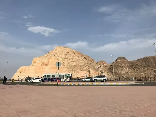 Al Ain City Tour: Oasis, Al Jahili Fort & Jebel Hafeet in Al Ain — experience image 2 of 13