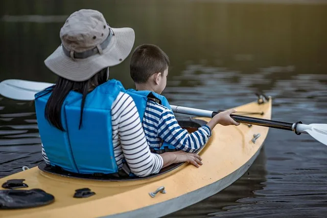 Reem Central Park Abu Dhabi: Two-Hour Guided Kayak Tour in Abu Dhabi — experience image 9 of 12