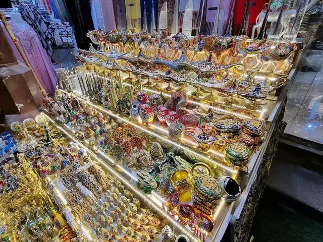 Abu Dhabi Shopping Tour: Traditional Souqs & Modern Malls in Abu Dhabi — experience image 11 of 16