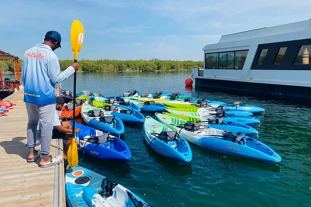 Reem Central Park Abu Dhabi: Two-Hour Guided Kayak Tour in Abu Dhabi — experience image 3 of 12