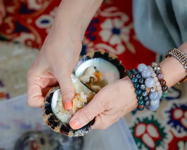 Abu Dhabi Pearl Heritage Experience with Oyster Opening in Abu Dhabi — experience image 2 of 15