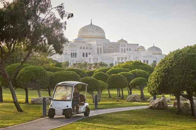 Abu Dhabi Evening City Tour with Corniche Sunset Walk in Abu Dhabi — experience image 7 of 8