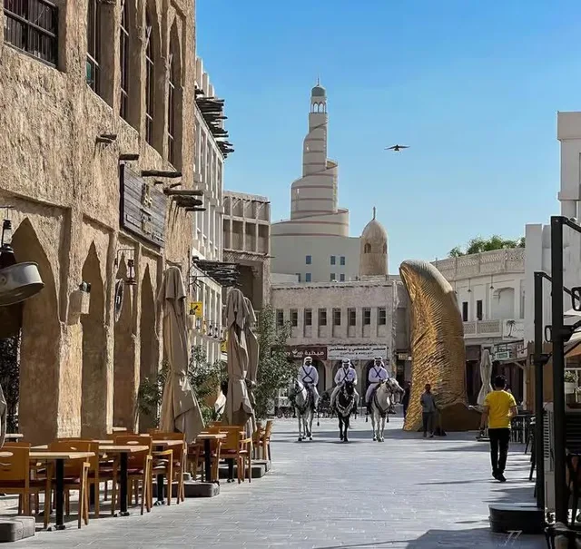 Doha City Tour: Souq Waqif, Katara, The Pearl & Corniche in Doha — experience image 13 of 14