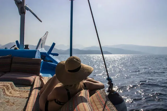 Khasab Musandam Dhow Cruise from Dubai: Khor Sham & Snorkelling in Dubai — experience image 7 of 12
