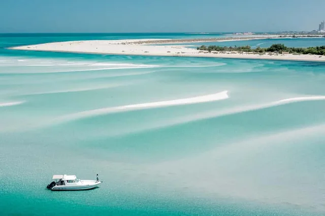 Abu Dhabi Island-Hopping Cruise: Four Hours from Al Bateen in Abu Dhabi — experience image 6 of 12