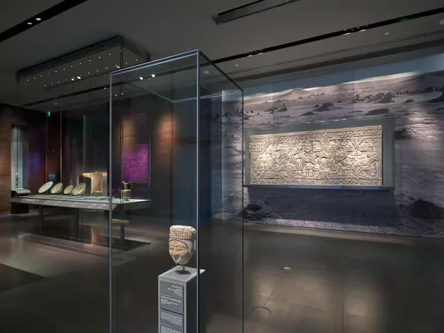 Museum of Islamic Art Doha Tickets: Galleries & Waterfront in Doha — experience image 12 of 14