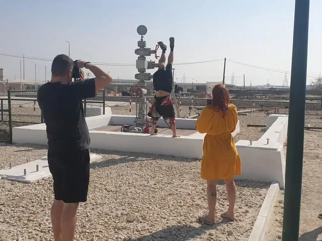 Bahrain Half-Day Desert Tour: Tree of Life & First Oil Well in Manama — experience image 14 of 17