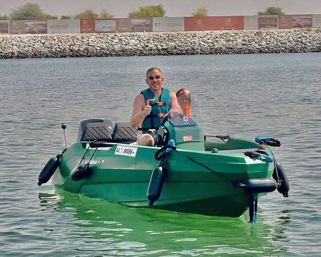 Yas Island Self-Drive Boat Rental: Private One-Hour Option in Abu Dhabi — experience image 6 of 16