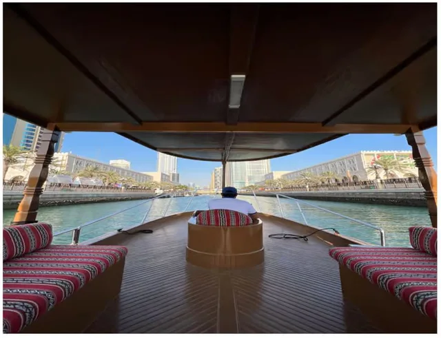 Sharjah Private Abra Boat Tour on Khalid Lagoon in Sharjah — experience image 7 of 8