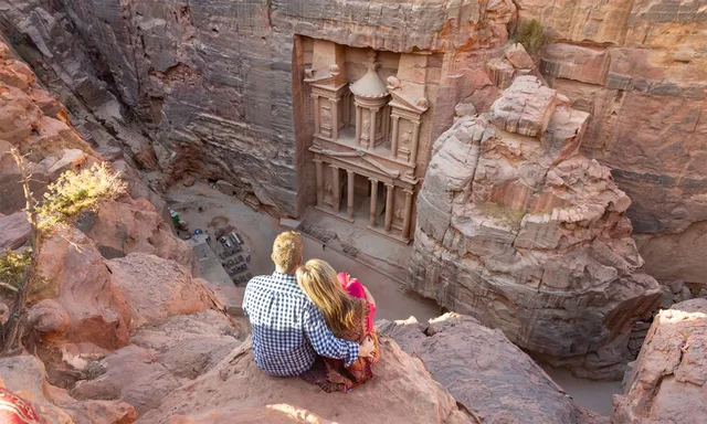 Petra Day Trip from Taba: Ferry, Siq & Treasury in Taba — experience image 15 of 18
