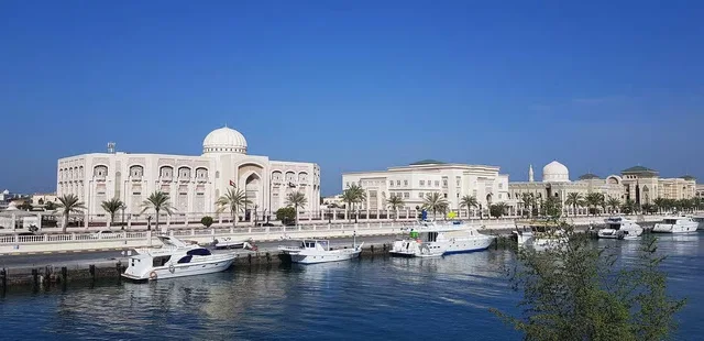 Heart of Sharjah Heritage Walking Tour: Museums & Old Souqs in Sharjah — experience image 8 of 15